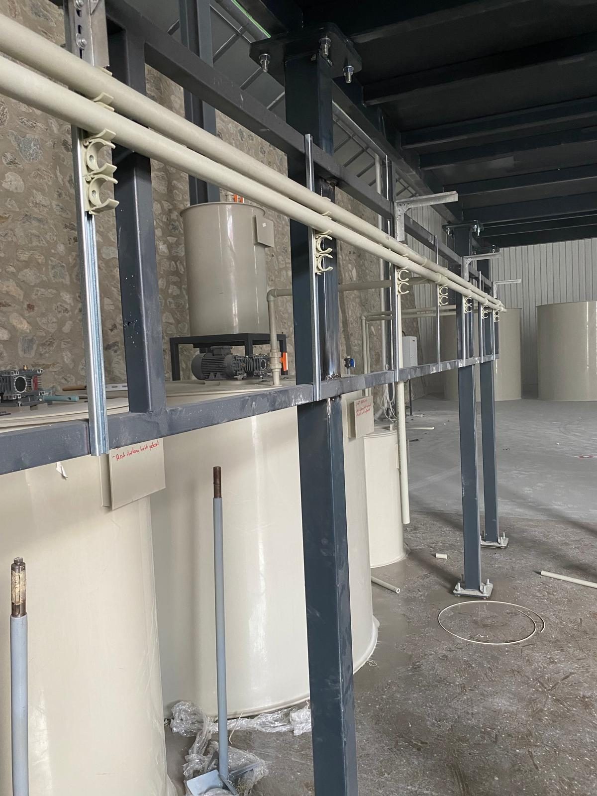 Seval Kablo atıksu arıtma tesisi — PP tanklar ve borulama, montaj aşaması